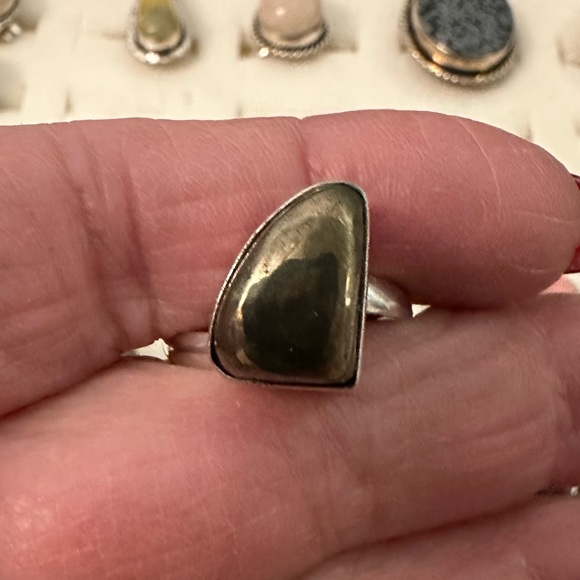 💕 Pyrite dainty geometric gemstone ring green mirrored adjustable - Picture 4 of 5